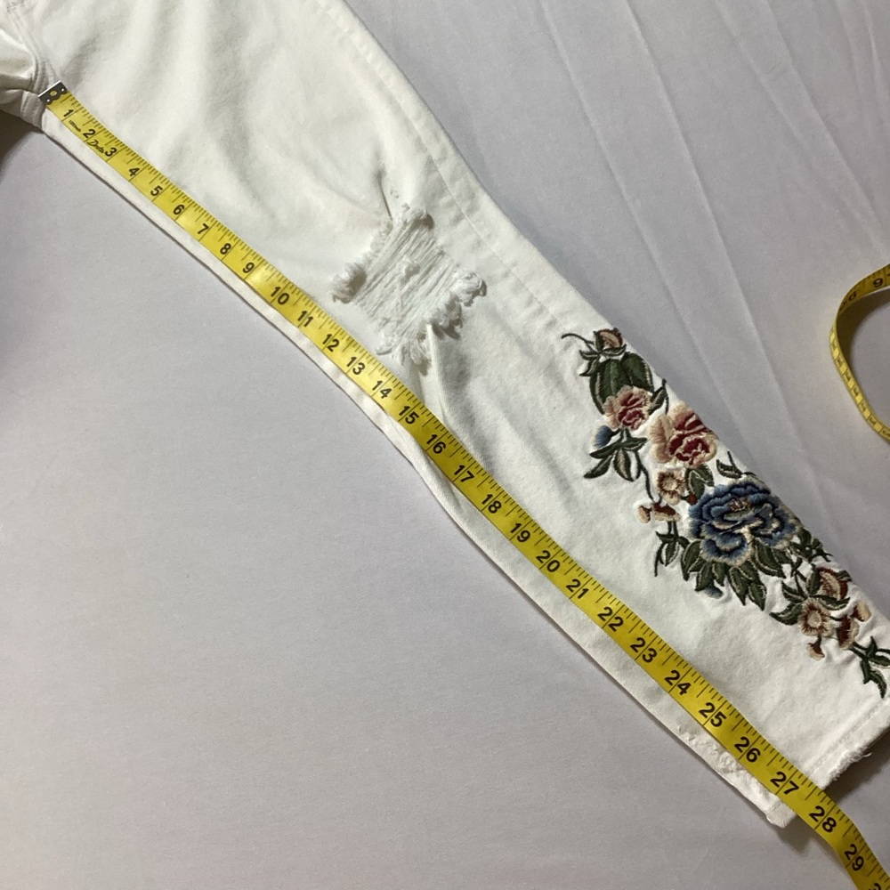 DRIFTWOOD Gizelle White Distressed Jeans with Floral Embroidery - Picture 12 of 15